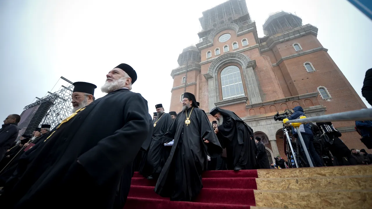 Sfântul Andrei. Catedrala Mântuirii Neamului, din nou în centrul atenţiei. Un prelat de la Ierusalim va oficia liturghia cu ocazia marii sărbători
