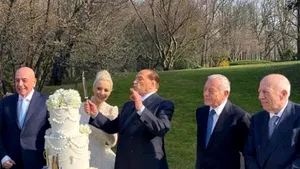 Silvio Berlusconi a vrut să se simtă mire încă o dată, la 85 de ani. Nuntă simbolică alături de o femeie cu 53 de ani mai tânără