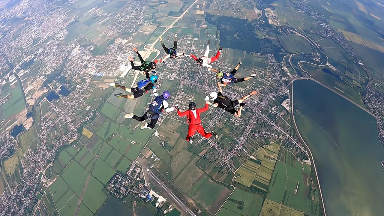Girls can Fly! Primele recorduri naţionale oficiale în paraşutismul românesc