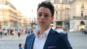 Cum a ajuns fiul unui miliardar, unul dintre cei mai bogaţi oameni din Rusia, să trăiască într-un apartament închiriat cu 500 de dolari