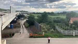 FOTO | O familie a obţinut în instanţă oprirea lucrărilor la Autostrada Sebeş - Turda. Decizia se aplică „de îndată” / Reacţia CNAIR