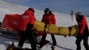 Jurnal de salvator, cu bune şi cu rele: Salvamontiştii din Sinaia, puşi pe drumuri de un bărbat care a adormit în nămeţi