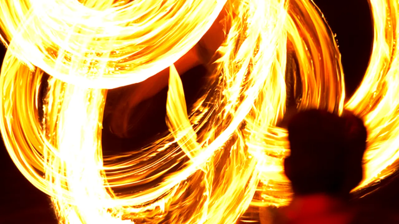 La Hora Bucovinei, 25 de cascadori îşi vor da foc în timp ce vor dansa pentru record Guinness Book