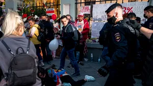 Bieloruşii care au intrat în grevă riscă să nu-şi mai primească salariile. Avertismentul lui Lukashenko 