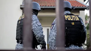 Şapte persoane reţinute după scandalul din Blaj. A fost nevoie de 30 de poliţişti şi jandarmi pentru a opri conflictul 