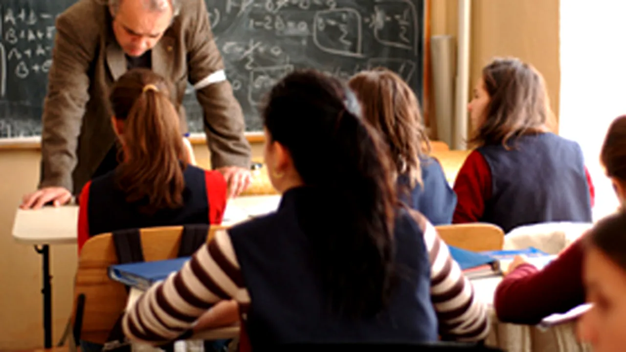 People’s Advocate Notifies Romania Constitutional Court On Act Putting Off Teachers’ Pay Hike