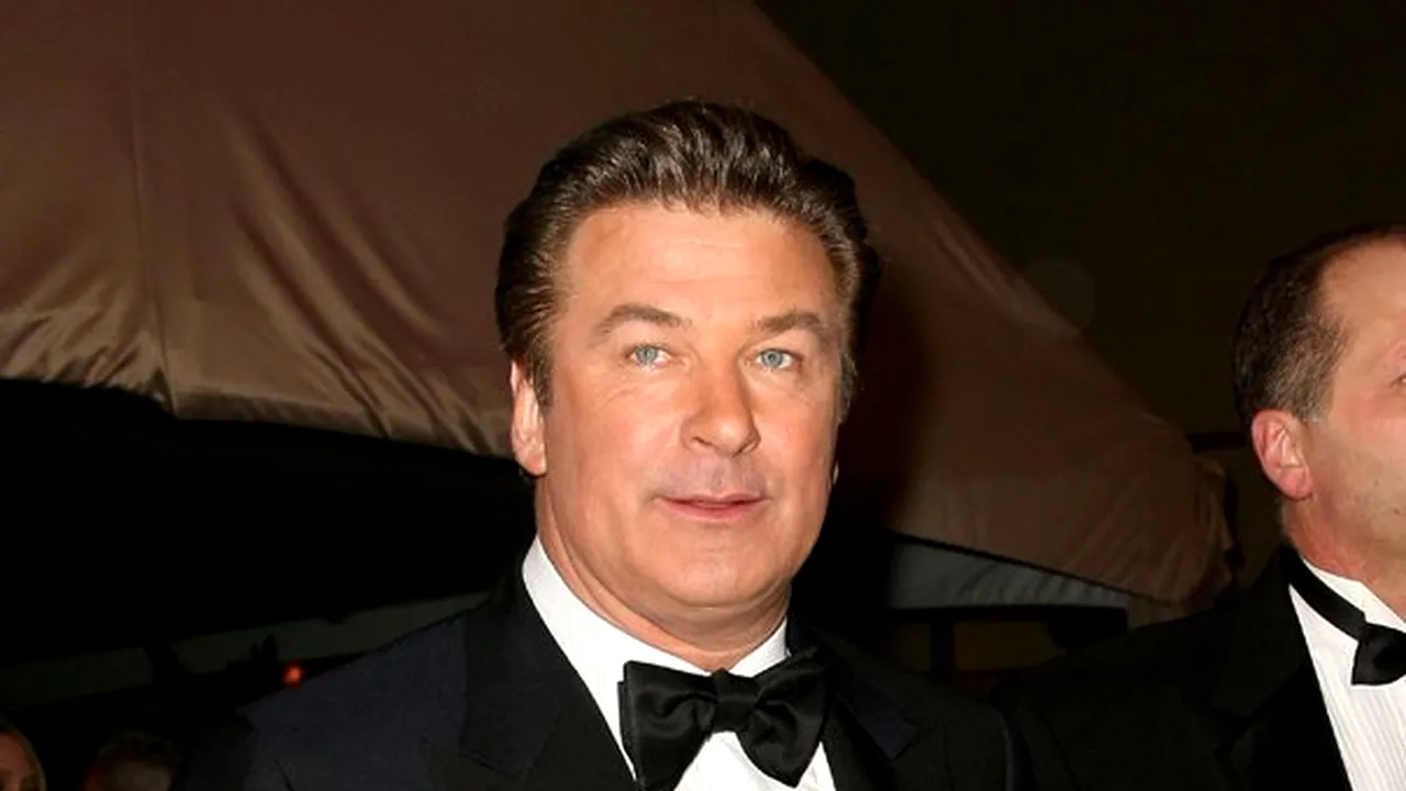 Cum a ajuns Alec Baldwin să fie debarcat dintr-un avion