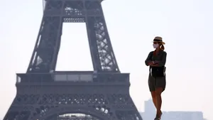 Turnul Eiffel a fost evacuat din cauza unei alerte de securitate