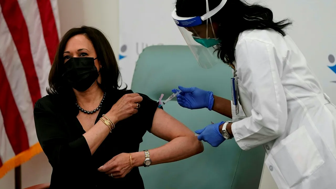 VIDEO Vicepreşedintele ales al SUA, Kamala Harris s-a vaccinat în direct la TV 