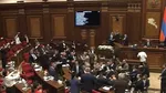 Parlamentul Armeniei, transformat în gală MMA după ce mai mulți legislatori s-au luat la bătaie. De la ce a pornit cearta