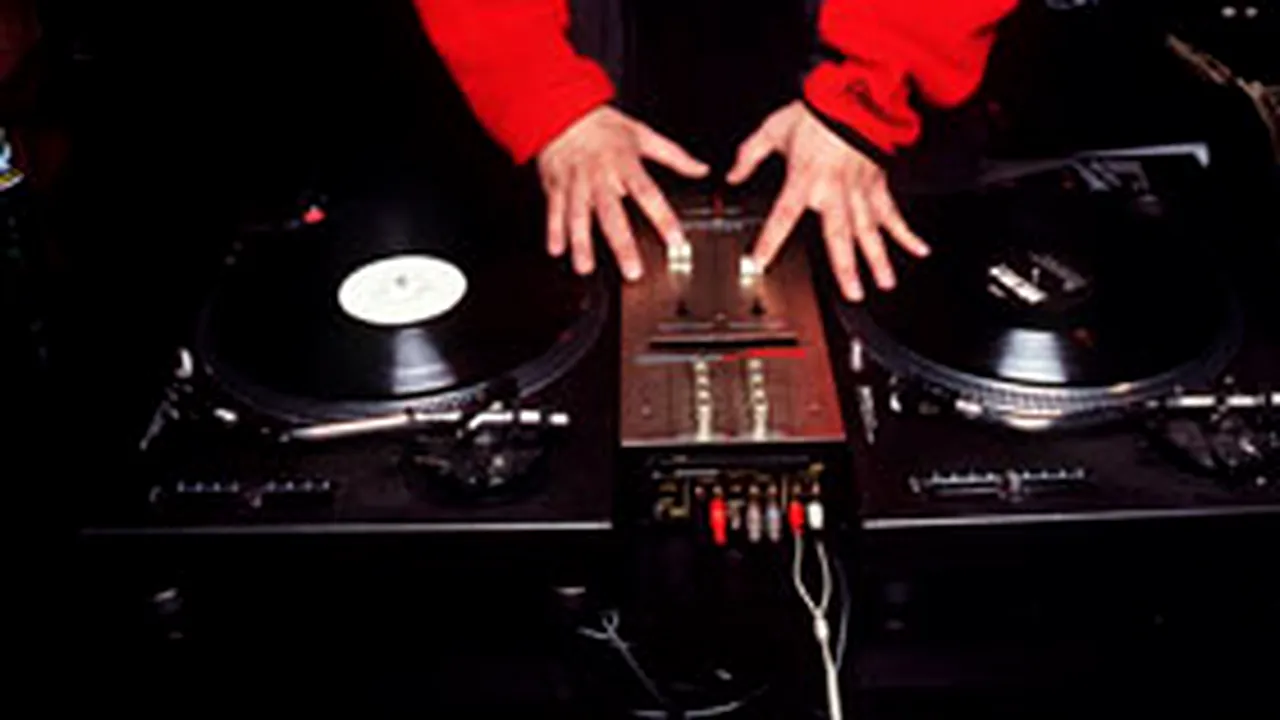 Trei DJ-i din România, prezenţi la Noaptea europeană a cluburilor din Berlin