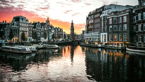 Amsterdam sărbătorește 25 de ani de la primele căsătorii din lume între persoane de același sex