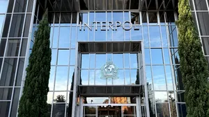 Premieră pentru Interpol. Operațiuni desfășurate în întregime de femei au dus la arestarea în Algeria doi evadați dintr-o închisoare din Franța