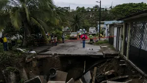 Furtuni violente pe coasta Pacificului din Mexic: inundații și distrugeri semnificative