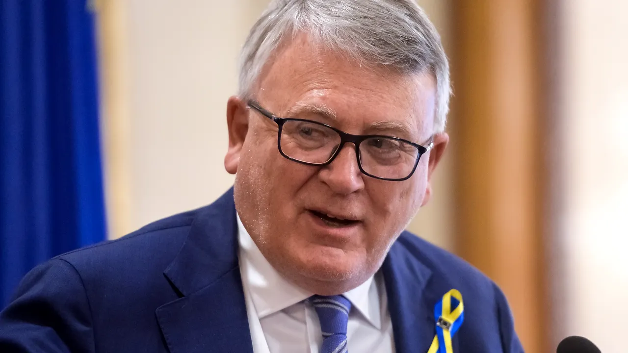 Nicolas Schmit a fost ales candidatul social-democraţilor la şefia Comisiei Europene