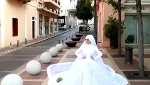 Sesiune foto întreruptă de explozia din Beirut. Momentul deflagraţiei, surprins de un cameraman la nuntă