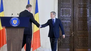 Cioloş: Am intenţia să deschid Guvernul spre societate, voi lucra îndeaproape cu Parlamentul. Premierul desemnat are la dispoziţie 10 zile pentru a veni în faţa parlamentarilor cu lista şi programul Executivului - FOTO, VIDEO