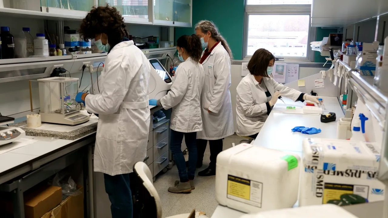 Cercetătorii confirmă descoperirea unui nou virus care se transmite de la om la om în Bolivia. Care sunt simptomele infecţiei