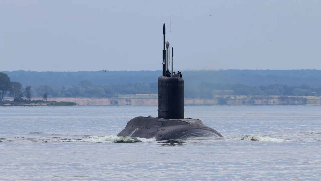 Războiul din Ucraina, a 59-a zi. Oraşul Odesa, sub tirul rachetelor ruseşti. Ofensiva rusă în sudul Ucrainei: oraşul Mykolaiv sub bombardamente înainte de Paşte. Contraatacurile ucrainene încetinesc ofensiva rusă în estul ţării. Sunt amplasate patru submarine ruseşti în Marea Neagră