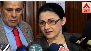 Andronescu invită profesorii să vină în şcoli începând cu 14 septembrie