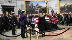 The Intercept: Moştenirea ignorată lăsată de George H. W. Bush/ Un editorialist îl acuză pe fostul preşedinte de crime de război şi aminteşte că politicianul a fost acuzat de hărţuirea unor femei