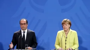 Criza imigranţilor va dura, avertizează Hollande şi Merkel