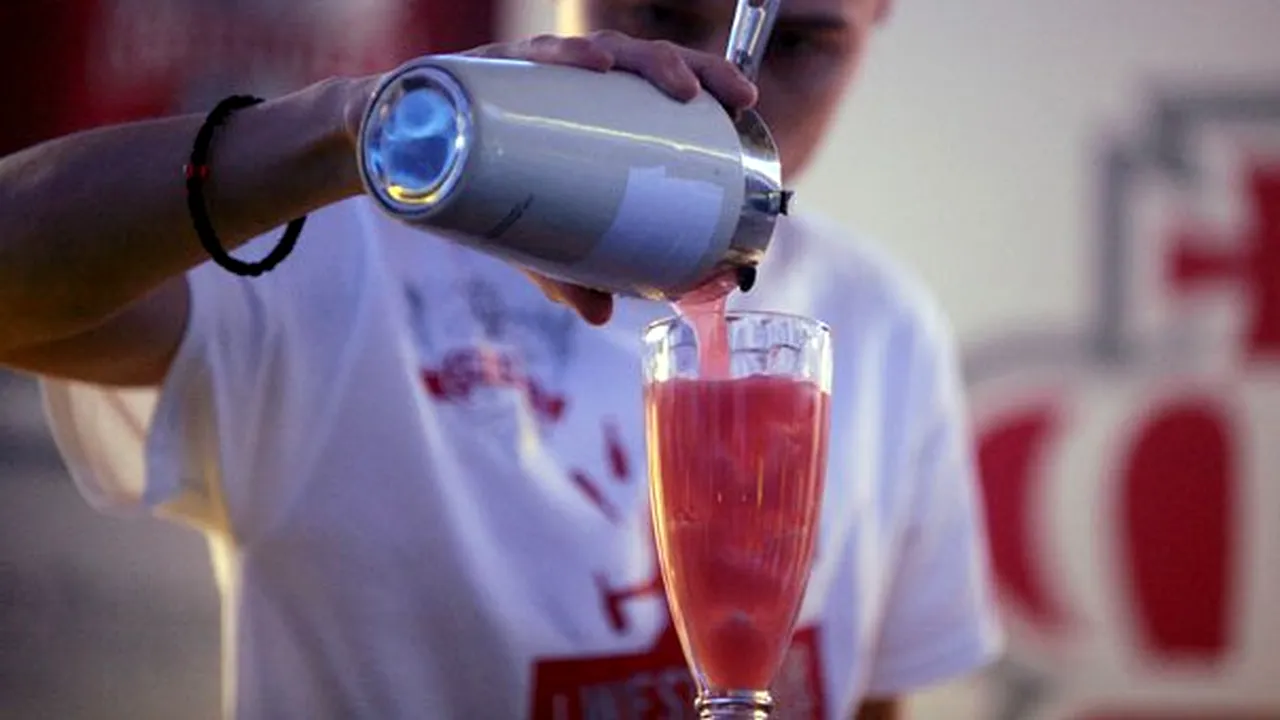 Cum reuşesc barmanii să vândă cocktailuri pe timp de pandemie: 
