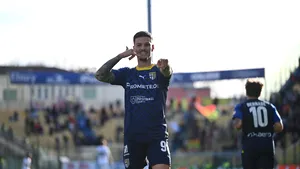 Gol şi pasă de gol pentru Dennis Man în victoria Parmei cu 2-0, la Brescia