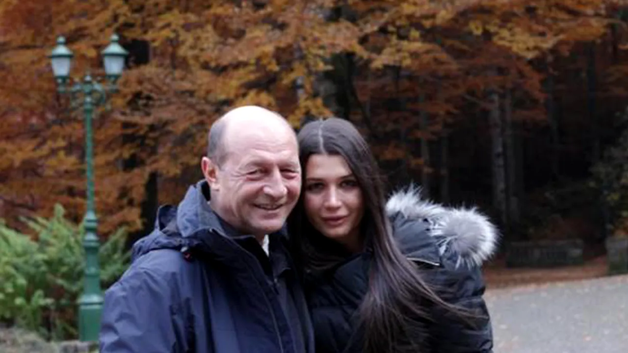 Urarea Elenei Băsescu pe Twitter cu ocazia zilei de naştere a preşedintelui