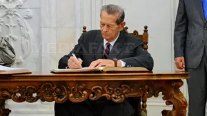 Ce a scris Regele Mihai în Cărţile de onoare ale Senatului şi Camerei Deputaţilor