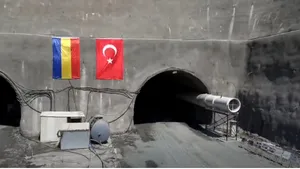Moment important pe autostrada Sibiu-Pitești. A fost străpuns tunelul de la Robești