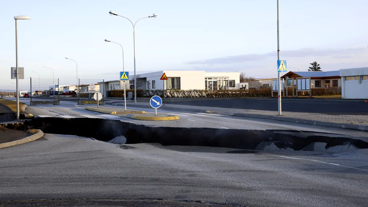 În timp ce sute de cutremure zguduie Islanda, autorităţile avertizează asupra unei 