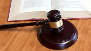 Uite legea, nu e legea! Cum îţi poate limita statul unele drepturi şi libertăţi, fără să aibă un cadru legal