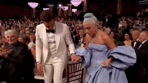 Rochia purtată de Lady Gaga la Globurile de Aur 2019, scoasă la licitaţie. Reprezentanţii brandului de lux Valentino susţin că ar fi furată - VIDEO