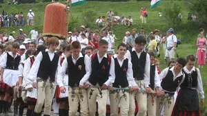 Aproximativ 20.000 de persoane au participat la manifestările de Rusalii de la Ghimeş-Făget