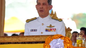 Regele Thailandei, împuşcat cu un pistol de jucărie de doi adolescenţi din Germania