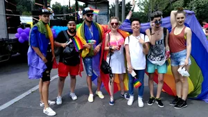 Membrii comunităţii LGBT ies miercuri seară în stradă, ca reacţie la decizia CCR