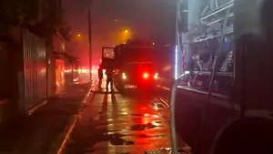 Incendiu puternic în Capitală. Autoritățile au emis mesaj Ro-Alert