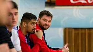 Jocurile de noroc îi ronţăie salariul fostului mare internaţional Rudi Stănescu

