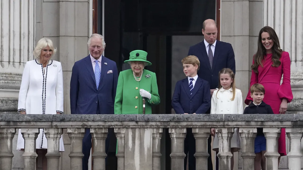 Prinţul William şi soţia lui, Kate, se mută din Londra. Vor locui mai aproape de regina Elisbaeta a II-a