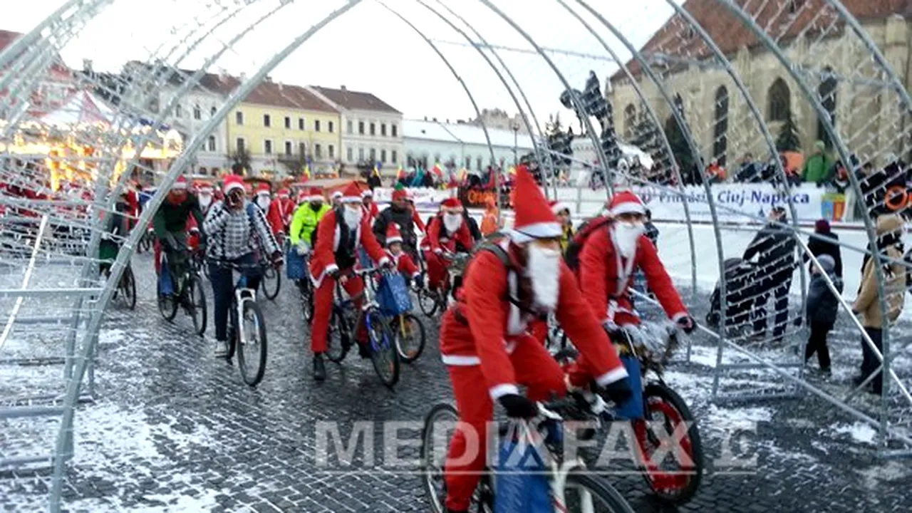 Cluj: Peste 150 de Moşi Crăciun pe biciclete au dus cadouri copiilor cu deficienţe de auz şi vedere - FOTO