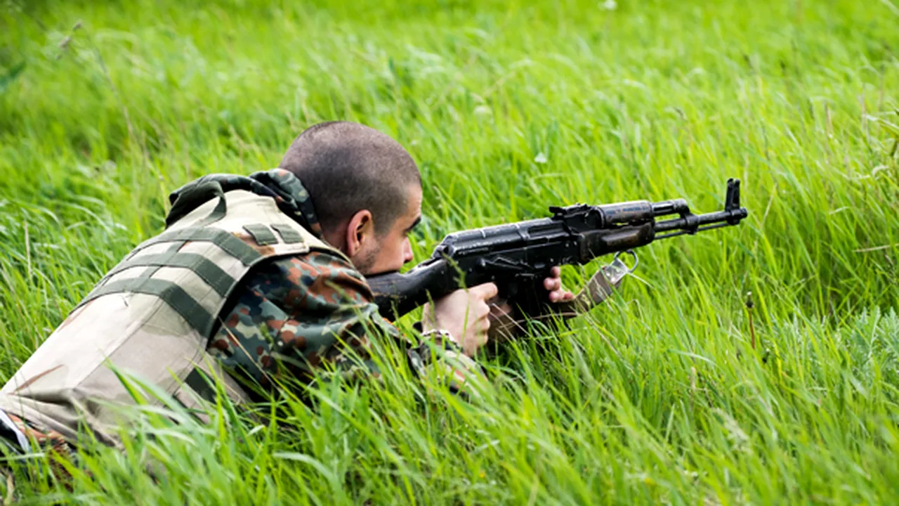 Un militar a fost ucis, iar alţi trei au fost răniţi în ultimele 24 de ore, în estul Ucrainei