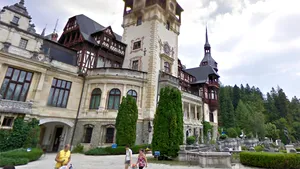 Castelul Peleş şi Muzeul Satului, pe GOOGLE MAPS. Obiective turistice din România pot fi vizitate virtual