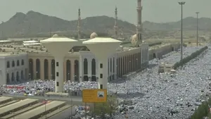 TRAGEDIE LA MECCA: Peste 717 persoane au murit şi 805 au fost rănite într-o busculadă produsă în timpul pelerinajului anual. IMAGINI VIDEO de la locul dezastrului