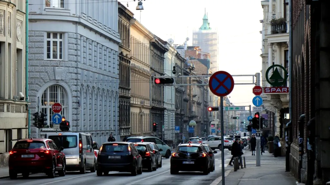Schimbare importantă pentru românii care merg cu mașina în Croația. Dispar barierele de la taxele de autostradă
