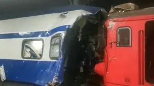 Accident feroviar la Galaţi cu mai multe victime. O locomotivă a lovit un vagon în care se aflau călători