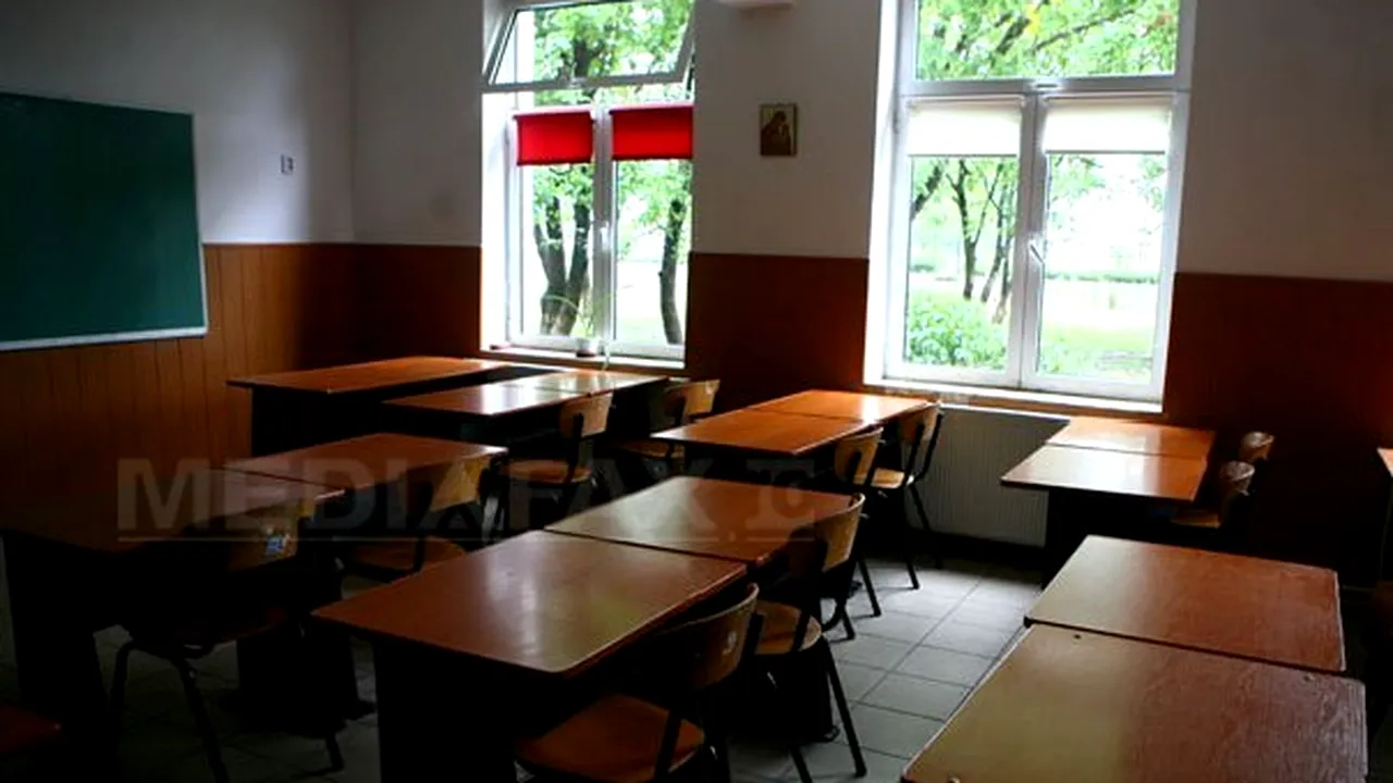 Profesor de matematică anchetat pentru că ar fi bătut o elevă