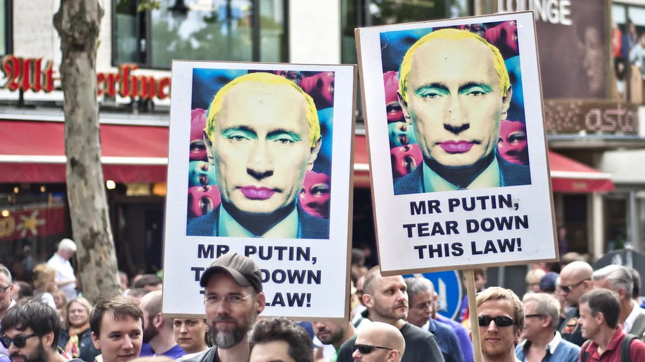 ️Putin a promulgat o lege de interzicere totală a propagandei LGBT