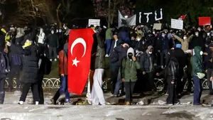 FOTO Protestele față de arestarea primarului Istanbulului se intensifică