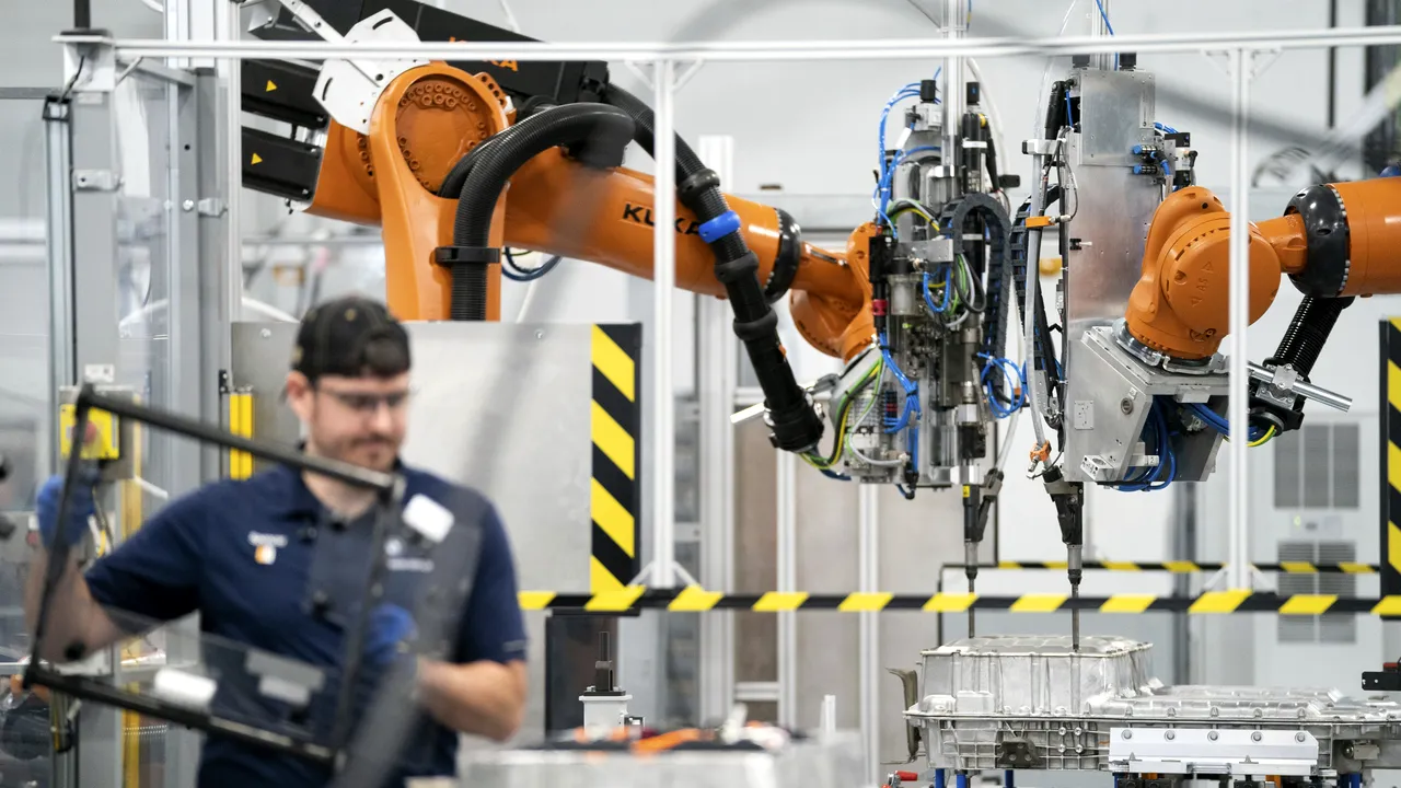 Un robot a zdrobit un om pe care l-a confundat cu o cutie cu legume